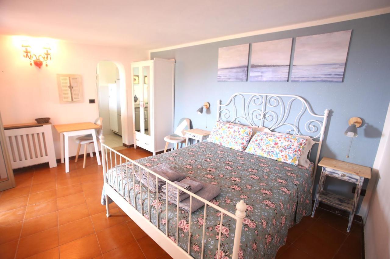 Ca' La Stella Sea-View Apartments Porto Azzurro Exterior photo
